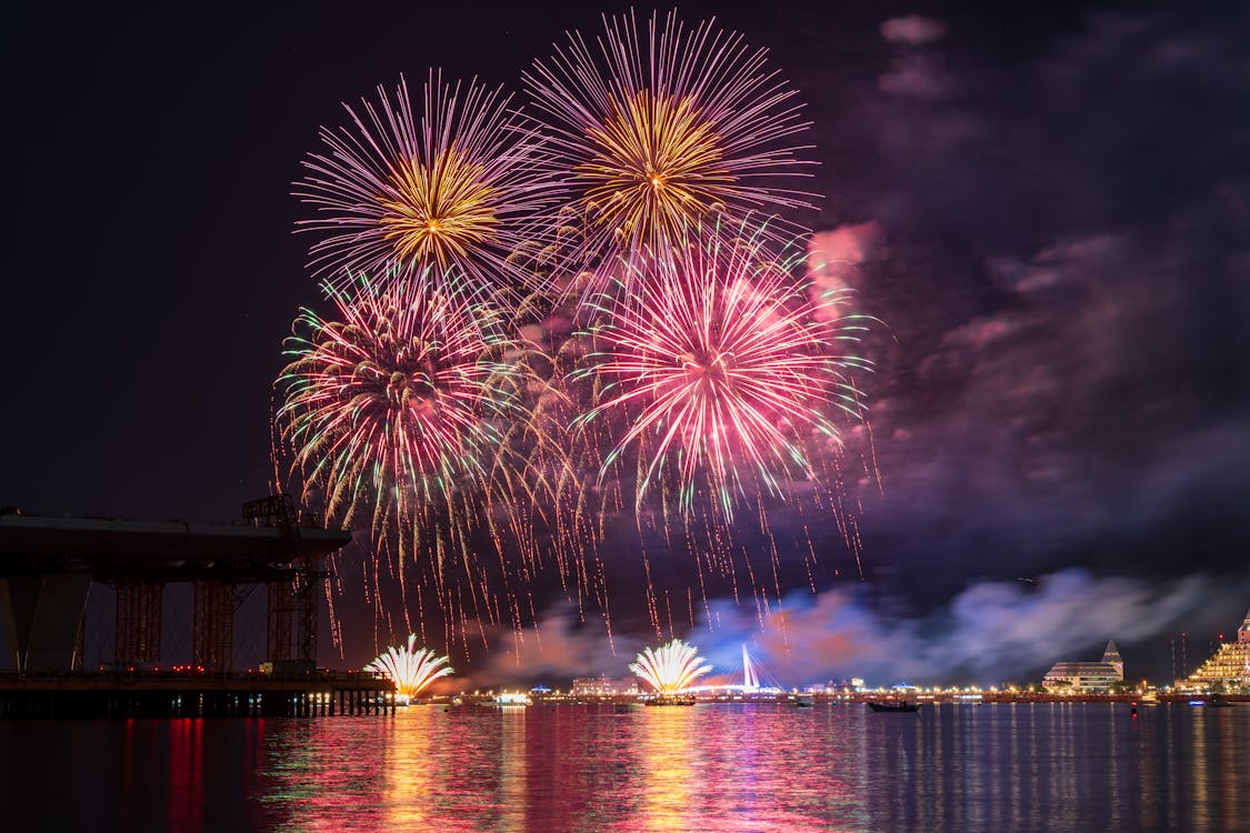Chicago’s Sky Illuminated With Fireworks On New Year’s Eve
