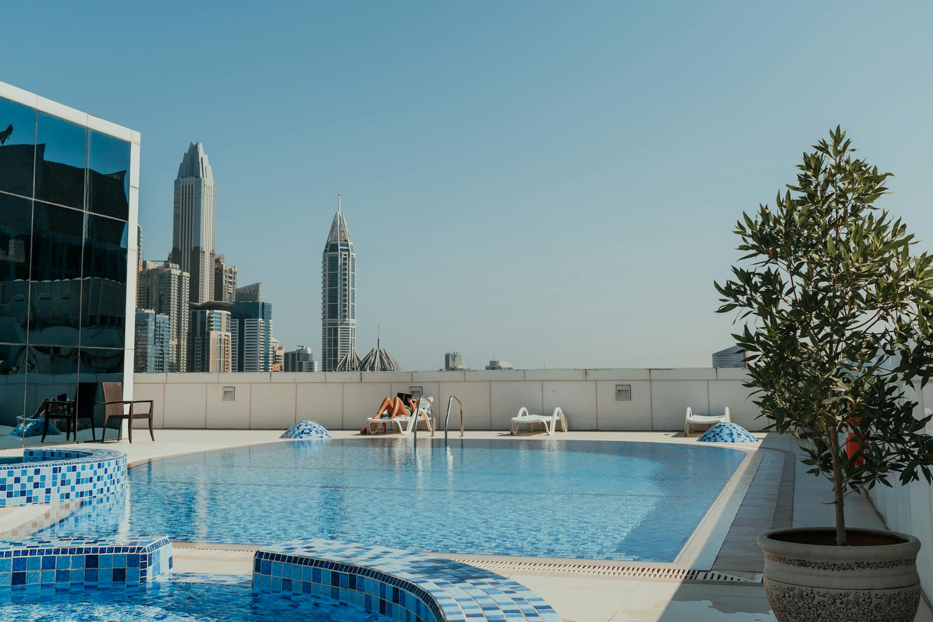 16 Best Pools In Dubai For Swims, Lively Atmosphere, And Great Food